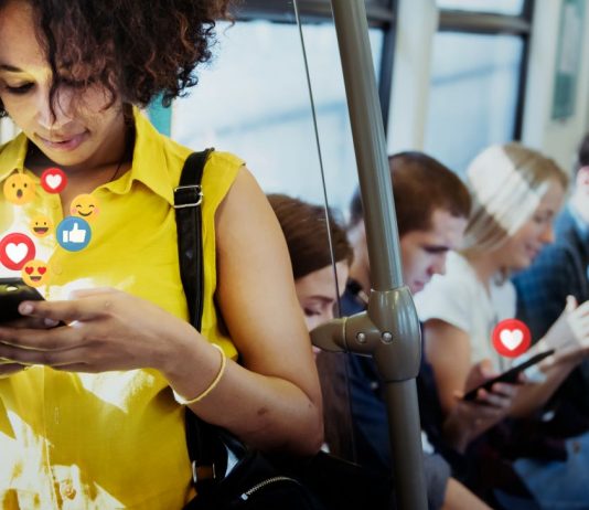 La poesía para jóvenes que se lee y se recita en redes sociales